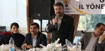 AK Parti Yönetimi Eski Yöneticilerle Bir Araya Geldi