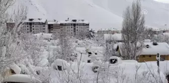 Bitlis'te Kar Kalınlığı 1 Metreyi Aştı