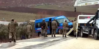 Kilis'te Askeri Araç Devrildi: 2 Asker Yaralı