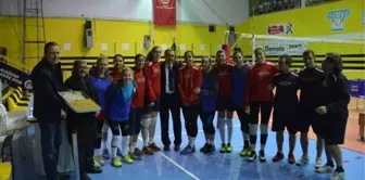 Başkan Karaçoban'dan Bayan Voleybol Takımına Ziyaret