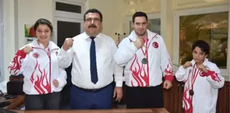 Muay Thai Sporcuları Erdoğan'ı Ziyaret Etti