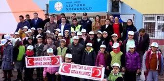 Öğrencilerden Polis ve Askerlere Anlamlı Destek