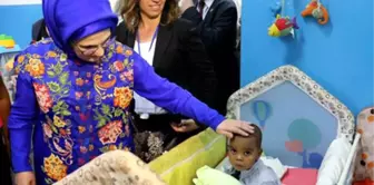 Emine Erdoğan'dan Mozambik'te Yetimhaneye Ziyaret