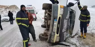 Kahta'da Kamyonet Şarampole Devrildi: 4 Yaralı