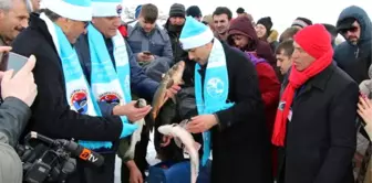 Buz Tutan Çıldır Gölü'nde Kış Şöleni