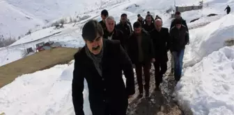 AK Parti Hakkari'de Başkanlık Sistemine Destek İçin Köyleri Dolaşıyor