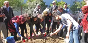 Antalya'da 2 Okul Yaptıran Hayırsevere, Öğretmen ve Öğrencilerden Vefa