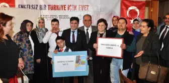 AK Parti'den Down Sendromlu Çocuklara Yemek