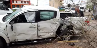 Adıyaman'da Polis Aracı ile Minibüs Çarpıştı: 2 Polis Yaralı