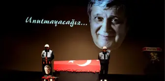 Usta Oyuncu Halit Akçatepe'ye Kızından Duygusal Veda