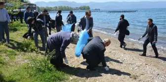 İznik Gölü Sahillerini Temizlediler