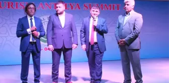 Antalya'da Düzenlenen 2. Helal Turizm Zirvesi Sona Erdi