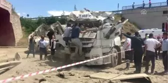 Beton Mikseri Köprüden Düştü: 1 Yaralı - Denizli