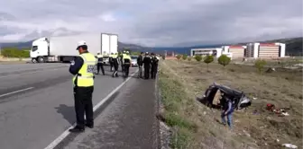 Erzincan'da İki Otomobil Çarpıştı: 3 Yaralı