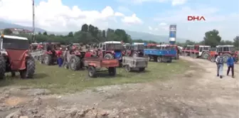 Kütahya Meralarına Müze Yapılmak Istenmesine Tepki Gösteren Kadınlar, Vali Gelmeden Yolu Açmadı