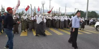 Meralarına Müze Yapılmak İstenmesine Tepki Gösteren Kadınlar, Vali Gelmeden Yolu Açmadı