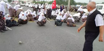 Meralarına Müze Yapılmak İstenmesine Tepki Gösteren Kadınlar, Vali Gelmeden Yolu Açmadı