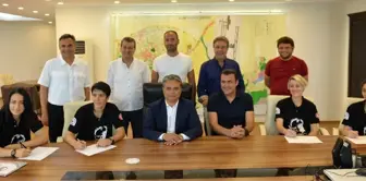 Muratpaşaspor'da İmza Töreni