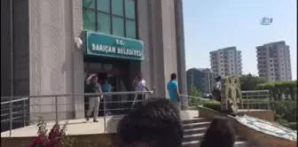 Adana'da Belediye Binasında 3 Kişi Rehin Alındı