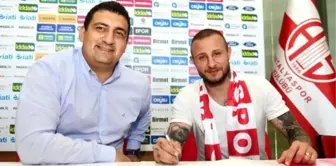 Antalyaspor, Aydın Karabulut'la 2 Yıllık Sözleşme İmzaladı