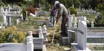 Iğdır'da Mezarlıklar Bayrama Hazır