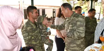 Orgeneral Akar Siirt'te Asker ve Güvenlik Korucularıyla Bayramlaştı