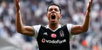 İki Çin Takımı, Beşiktaşlı Adriano İçin 28 Milyon TL'yi Gözden Çıkardı