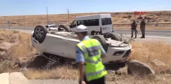 Şanlıurfa Sollarken Tır'a Çarpan Otomobil Devrildi: 4 Yaralı