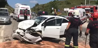 Kocaeli Hafif Ticari Araç Ile Otomobil Çarpıştı 3 Yaralı