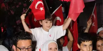 Manisalılar Demokrasi Şehitleri İçin Yürüdü