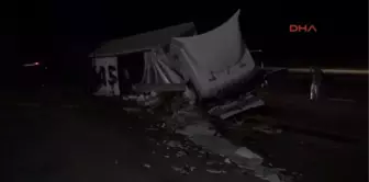 Edirne Tır Beton Su Kanalına Çarptı, Sürücü Yara Almadı