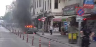 Adana Protesto İçin Adliye Önünde Kamyonetini Yaktı