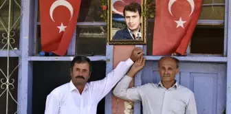 Şehit Öğretmen Necmettin Yılmaz'ın Öğrencilerinden Ailesine Taziye Ziyareti