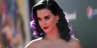 Katy Perry'den İtiraf: İlk Kez Altıncı Sınıfta Öpüştüm