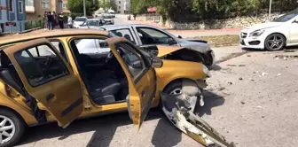 Karabük'te Zincirleme Trafik Kazası: 2 Yaralı