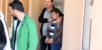 Sokak Ortasında Karısını Defalarca Bıçakladı