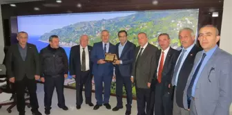 Başkan Esmen'e Muhtarlardan Teşekkür Plaketi