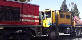 Denizli'de Ray Bakım Aracıyla Yük Treni Çarpıştı: 3 Yaralı