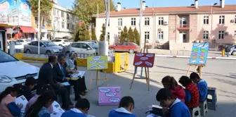 Taburelere Oturdular, Başkanla Kitap Okudular