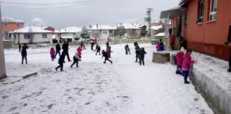 Öğrencilerin Kartopu Sevinci