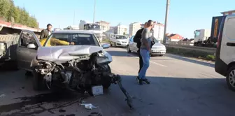 Kocaeli'de Trafik Kazası: 2 Yaralı