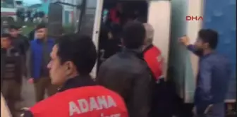 Adana Kamyonet, Kamyona Çarptı: 1 Yaralı