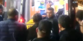 Dha Yurt - Kontrolden Çıkan Tır Polis Kulübesine Devrildi: 1'i Polis, 3 Yaralı