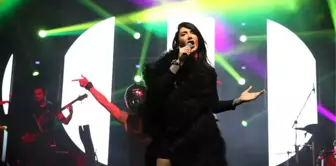 Hande Yener Mersin'de Sahne Aldı