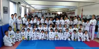 Ayvalık Spor Kulübü Taekwondo Branşı Kuşak Sınavı Yapıldı