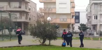 Silahını Kafasına Dayayan Polis, Tetiği Çekip İntihar Etti