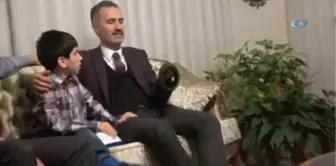 İnegöllü Kadınlar Askerler İçin 'Anne Kokusu ve Duası' Taşıyan Boyunluklar Örüyor