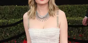 Ünlü oyuncu Kirsten Dunst, Hamile Olduğunu Moda Çekimlerinde Duyurdu