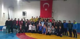 Çavdarhisar Tarım Lisesi Öğrencilerinin Güreş Başarısı