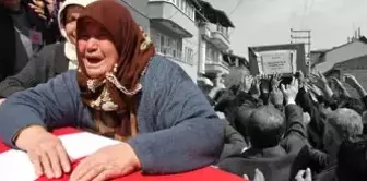 Afrin Şehidinin Annesi Feryadıyla Yürek Dağladı: Çatık Kaşlı Oğlum Benim, Nereye Gidiyorsun